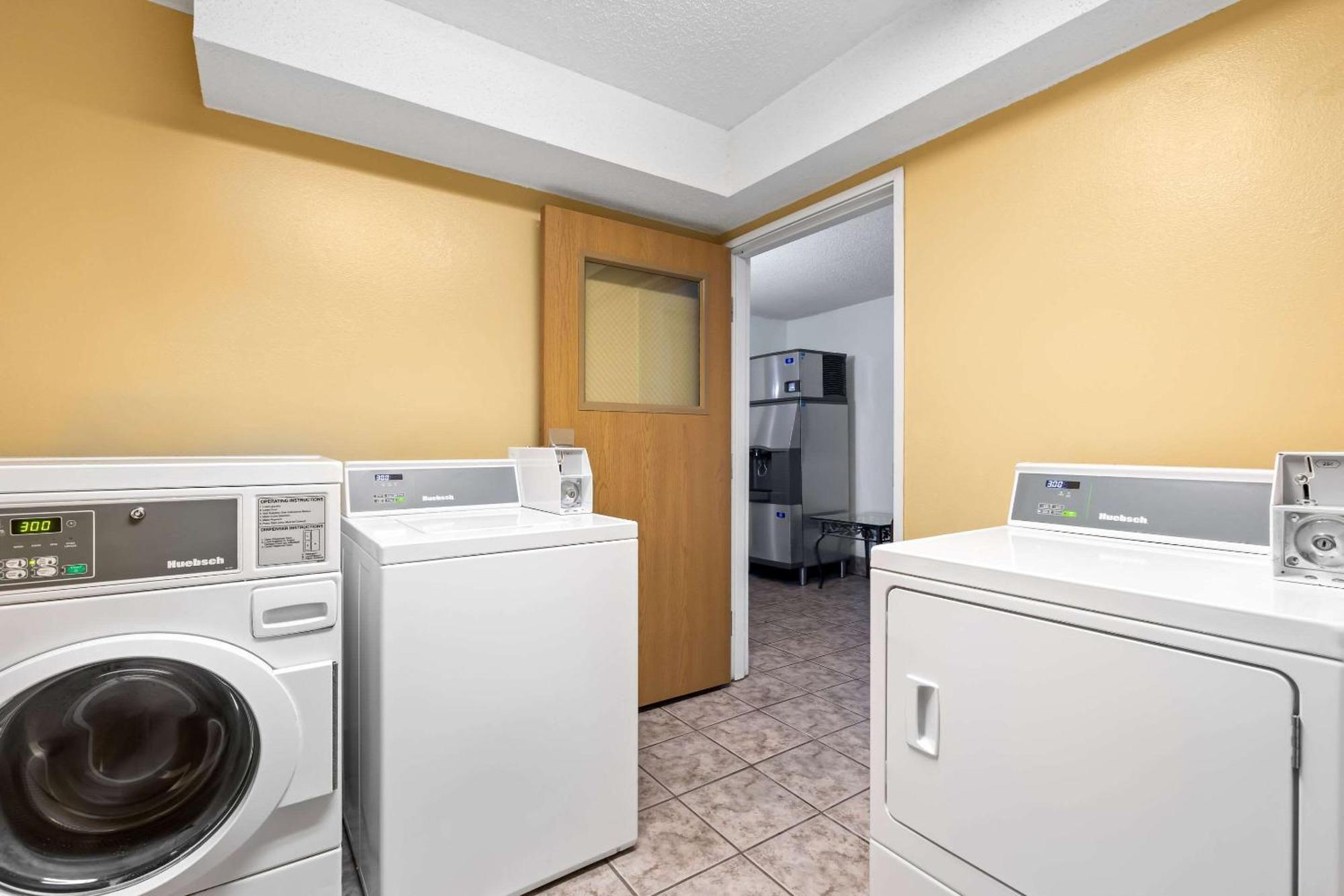Quality Inn Near Monument Health Rapid City Hospital Esterno foto