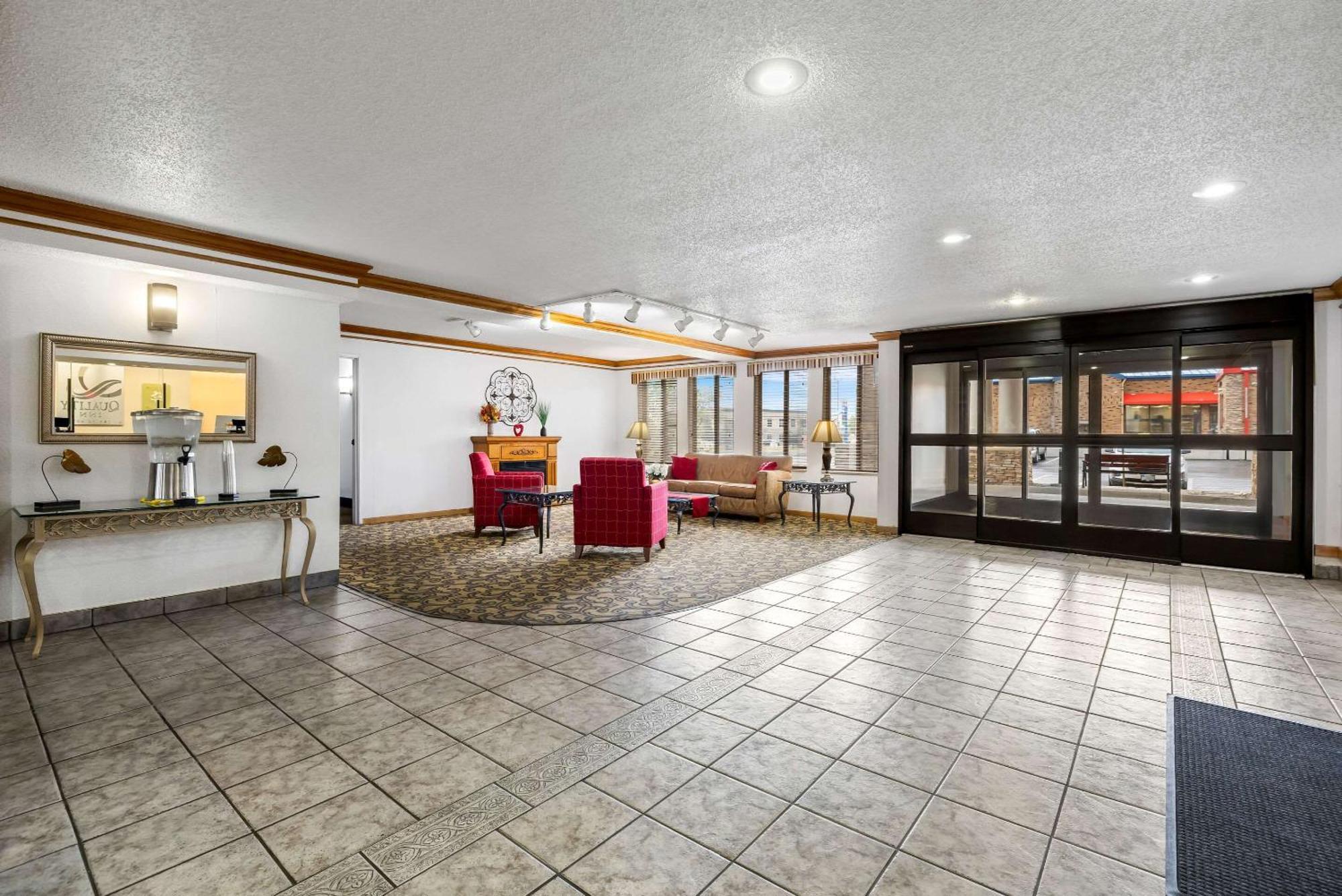 Quality Inn Near Monument Health Rapid City Hospital Esterno foto