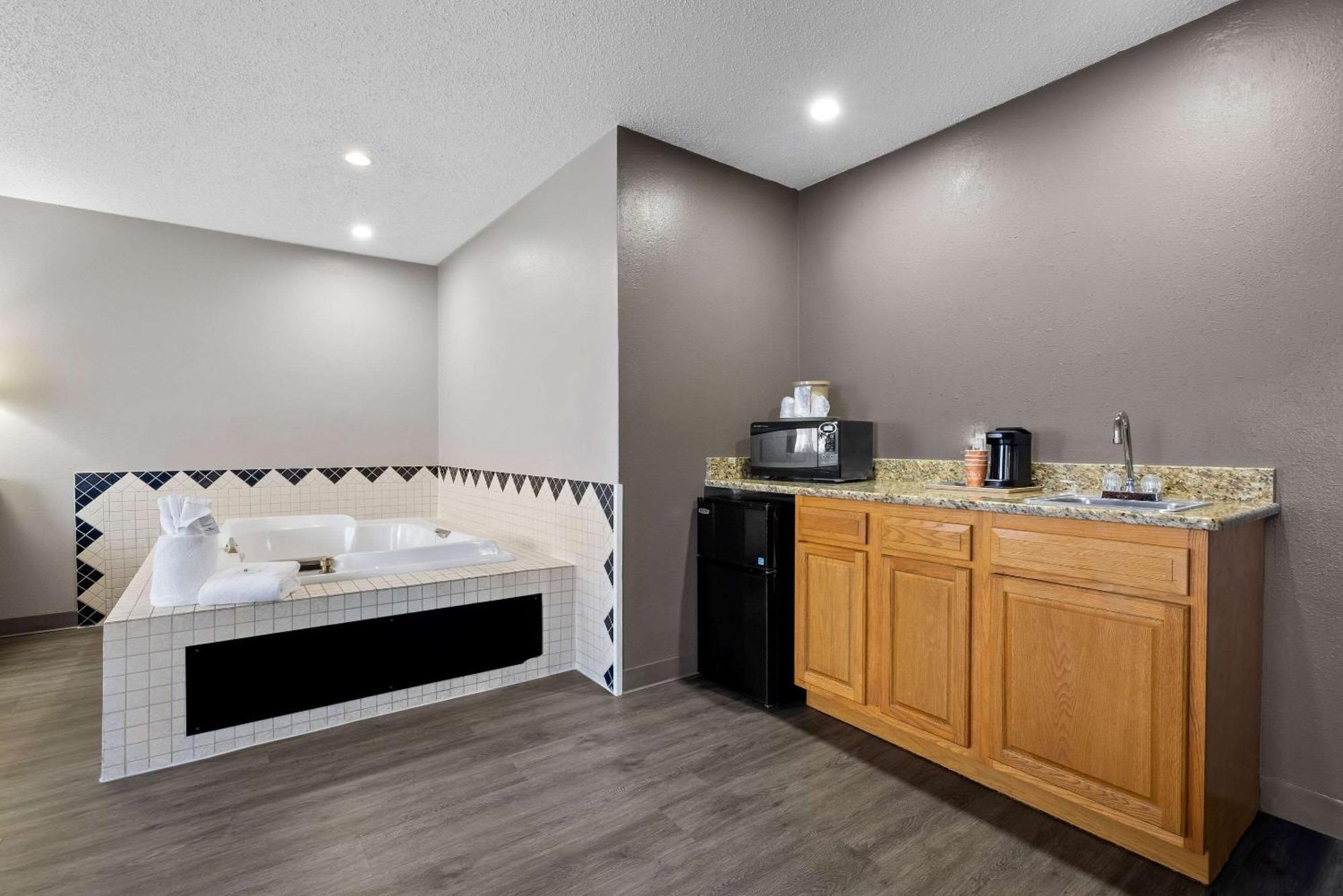 Quality Inn Near Monument Health Rapid City Hospital Esterno foto